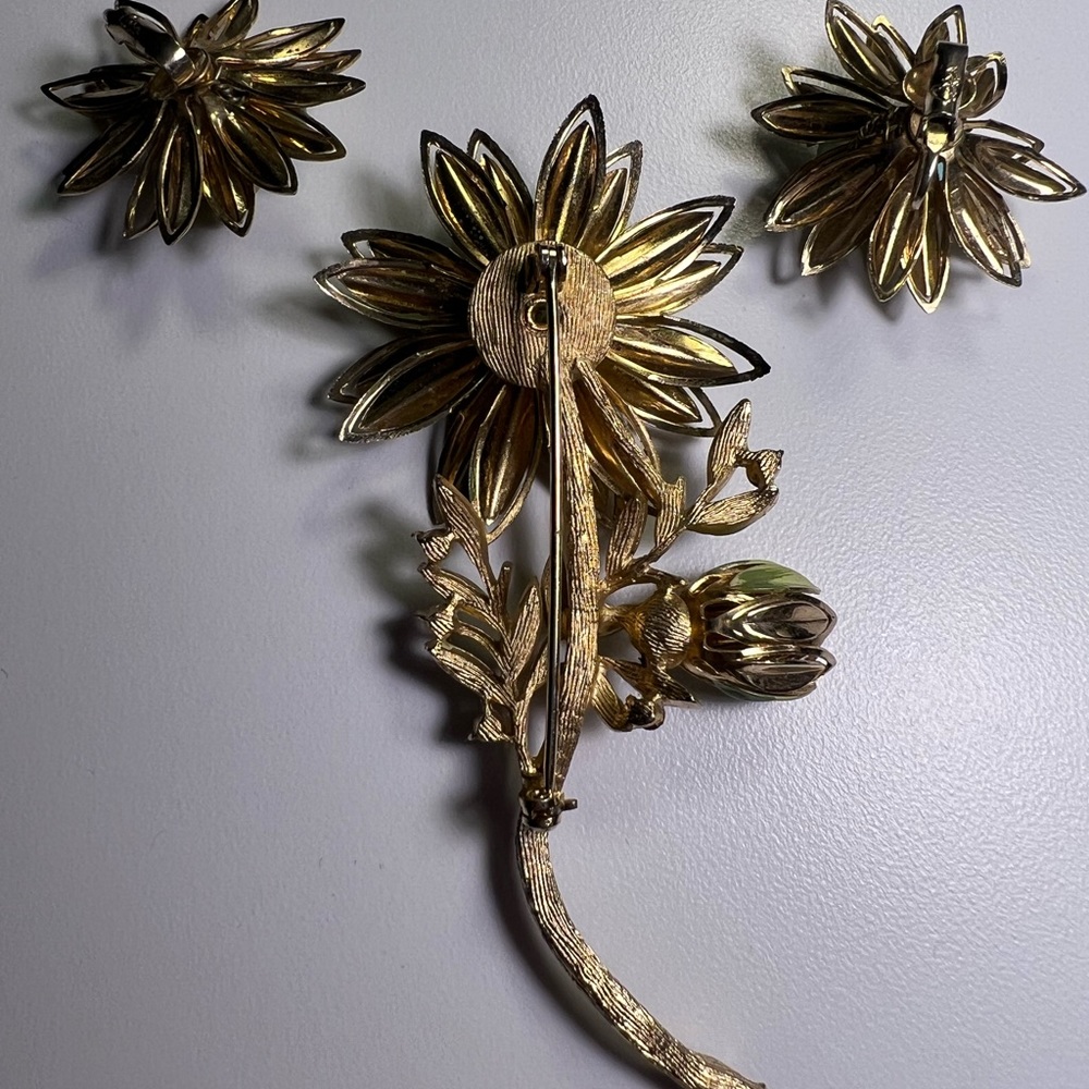 Signed CORO green enamel Flower with matching earrings Earrings - Picture 7 of 8